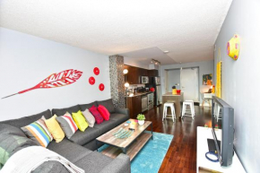 Downtown Condo, Free Parking & Amenities